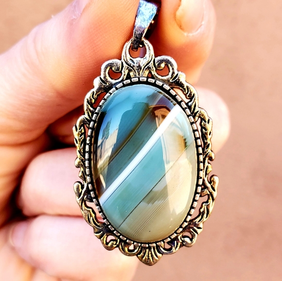 New Carved Copper Green Onyx Agate Oval Pendant. - Picture 5 of 10